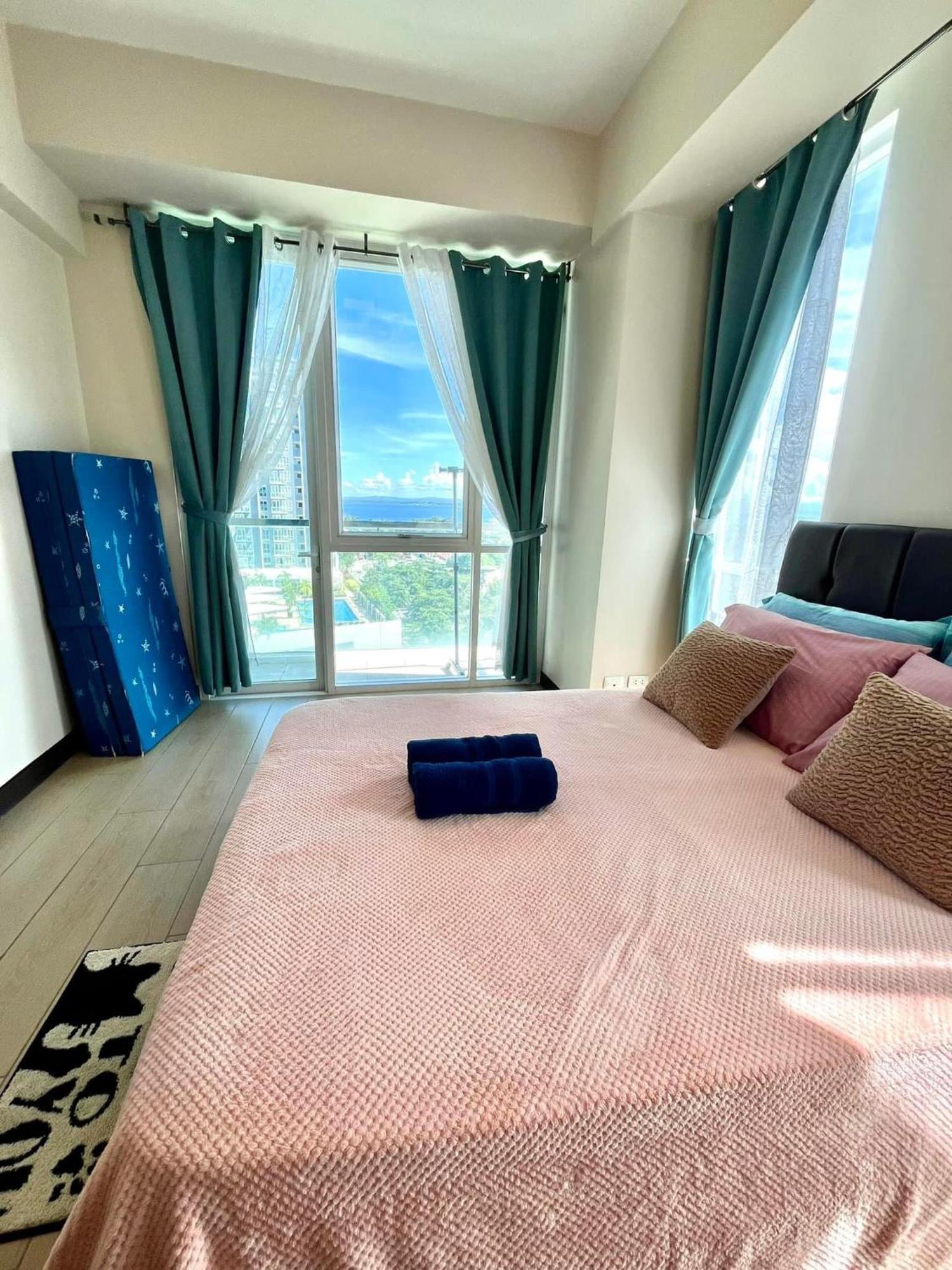 Mactan Newtown Condo With Pool Access Lapu-Lapu City Exterior photo